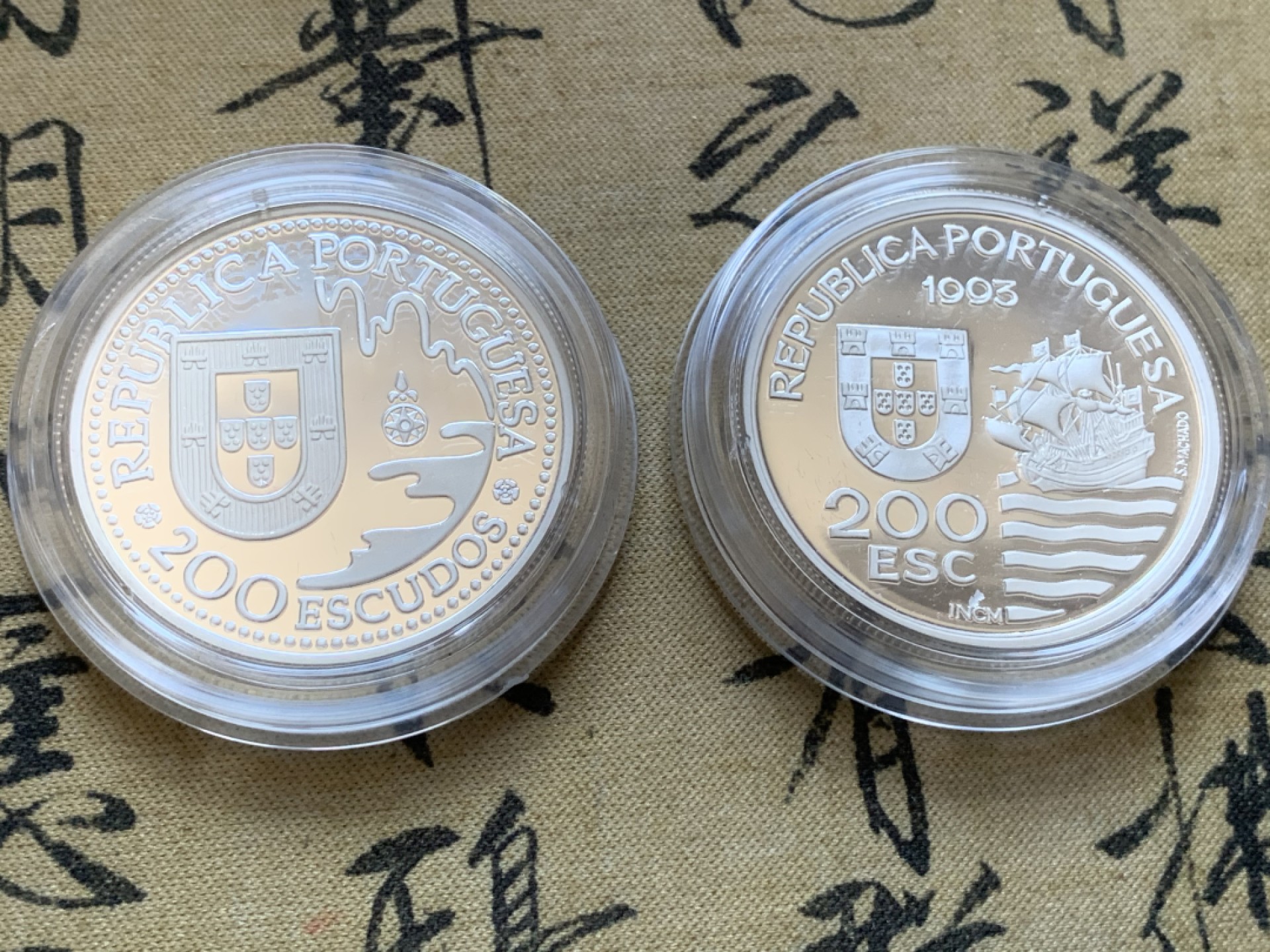 《竞宝斋》第89场-本周日，周一，周四，3场连拍（全场不限金额包邮） 原盒证书 葡萄牙1993年 葡日450周年建交纪念 四枚套200埃斯库多精制大银币单枚26.5克 925银 