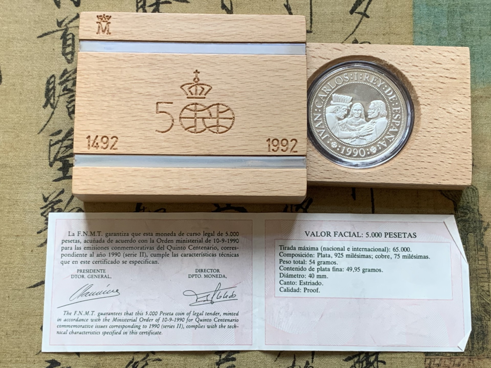 《竞宝斋》第89场-本周日，周一，周四，3场连拍（全场不限金额包邮） 原盒证书西班牙1990年五百周年纪念 5000比塞塔54克精制大银币