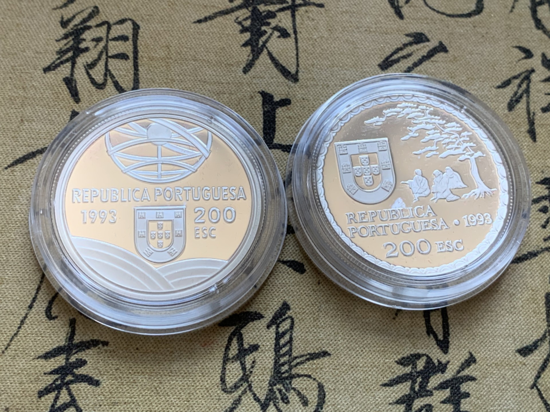 《竞宝斋》第89场-本周日，周一，周四，3场连拍（全场不限金额包邮） 原盒证书 葡萄牙1993年 葡日450周年建交纪念 四枚套200埃斯库多精制大银币单枚26.5克 925银 