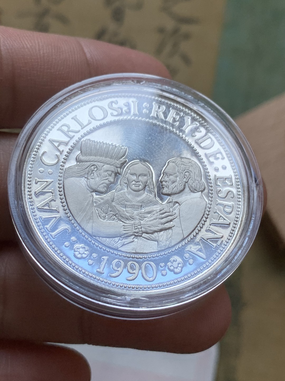 《竞宝斋》第89场-本周日，周一，周四，3场连拍（全场不限金额包邮） 原盒证书西班牙1990年五百周年纪念 5000比塞塔54克精制大银币