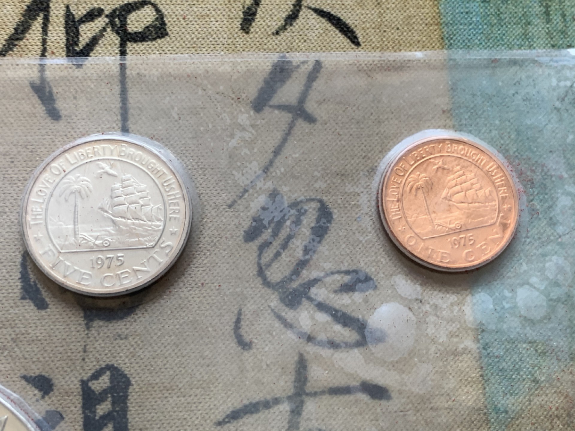 《竞宝斋》第89场-本周日，周一，周四，3场连拍（全场不限金额包邮） 原盒证书1975年 七枚套不同面值 其中最大的大象银币34克 发行量9170枚