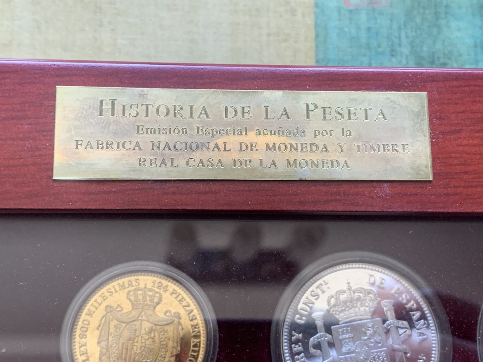 《竞宝斋》第89场-本周日，周一，周四，3场连拍（全场不限金额包邮） 原木盒证书 西班牙 纪念比塞塔货币 银章 一共24枚 925银 其中7枚镀金，总重量550克