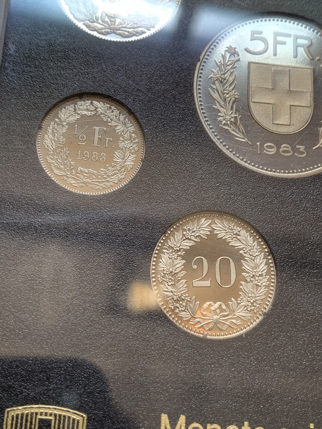 《竞宝斋》第89场-本周日，周一，周四，3场连拍（全场不限金额包邮） 瑞士1983年8枚套精制套币  黑色