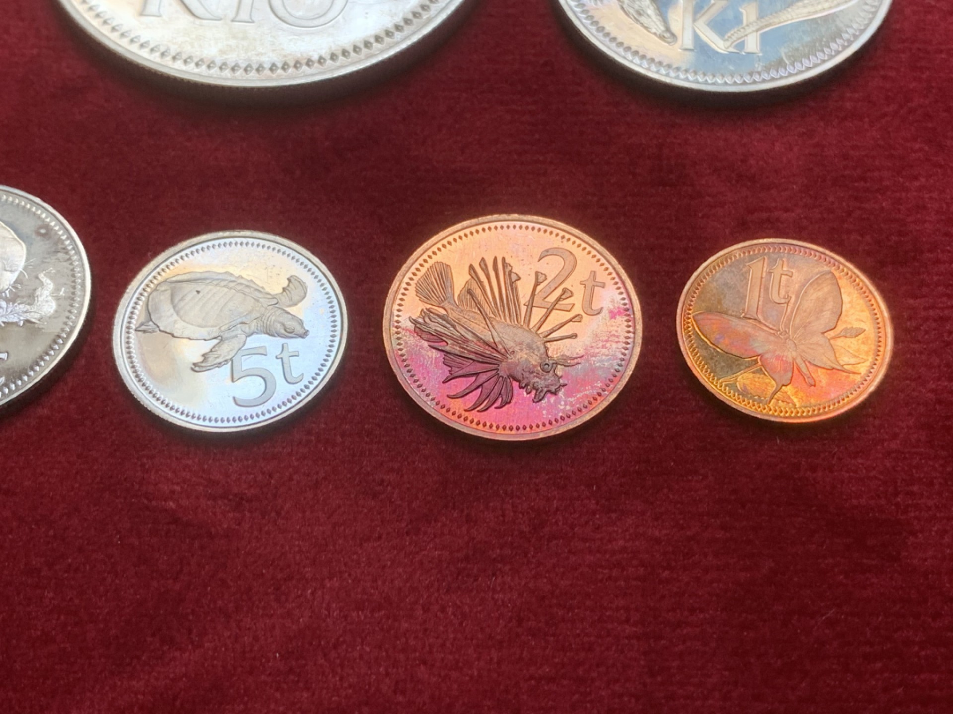 《竞宝斋》第89场-本周日，周一，周四，3场连拍（全场不限金额包邮） 原盒证书 巴布亚新几内亚 1978年 八枚套 精制币 其中最大两枚27.6g和41.6克是银币