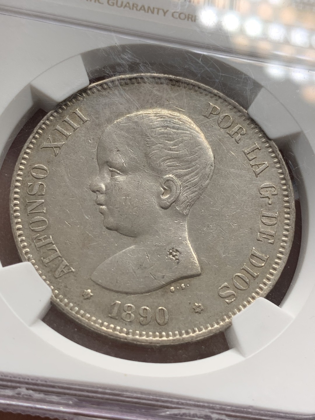 《竞宝斋》第89场-本周日，周一，周四，3场连拍（全场不限金额包邮） NGC-AUD  西班牙 1890年MPM 阿方索十三世婴儿般 5比塞塔双柱银币 