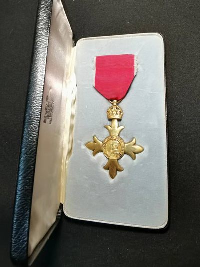 盛世勋华——号角文化勋章专场拍卖第45期 - 英国军官级大英帝国勋章（OBE） 带原盒 带出厂卡 银制 带皇家造币厂厂标 贝克汉姆 奥沙利文同款同厂