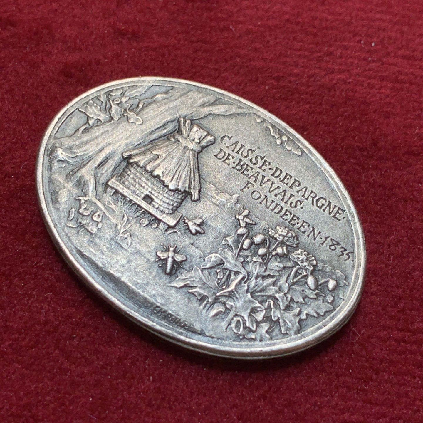 《竞宝斋》第89场-本周日，周一，周四，3场连拍（全场不限金额包邮） 原味好品 法国1835年椭圆形 银章 20克重 正面田园风光 背面城市景观 属实难觅