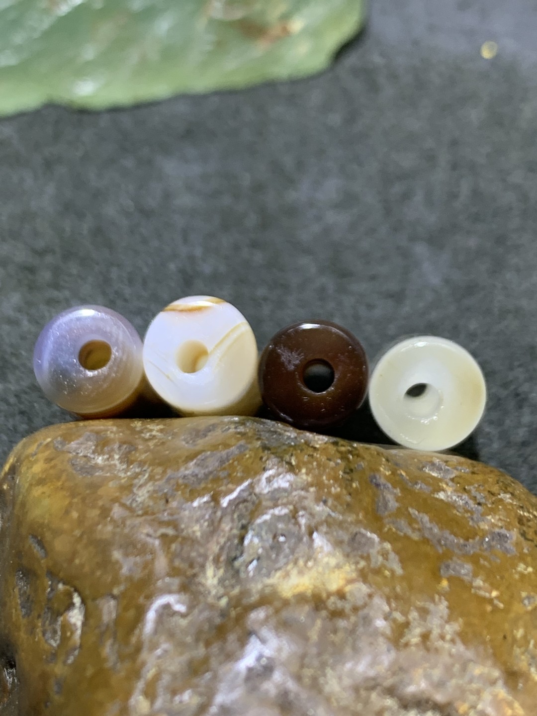 通货千层纹缠丝玛瑙直桶，桶珠一组