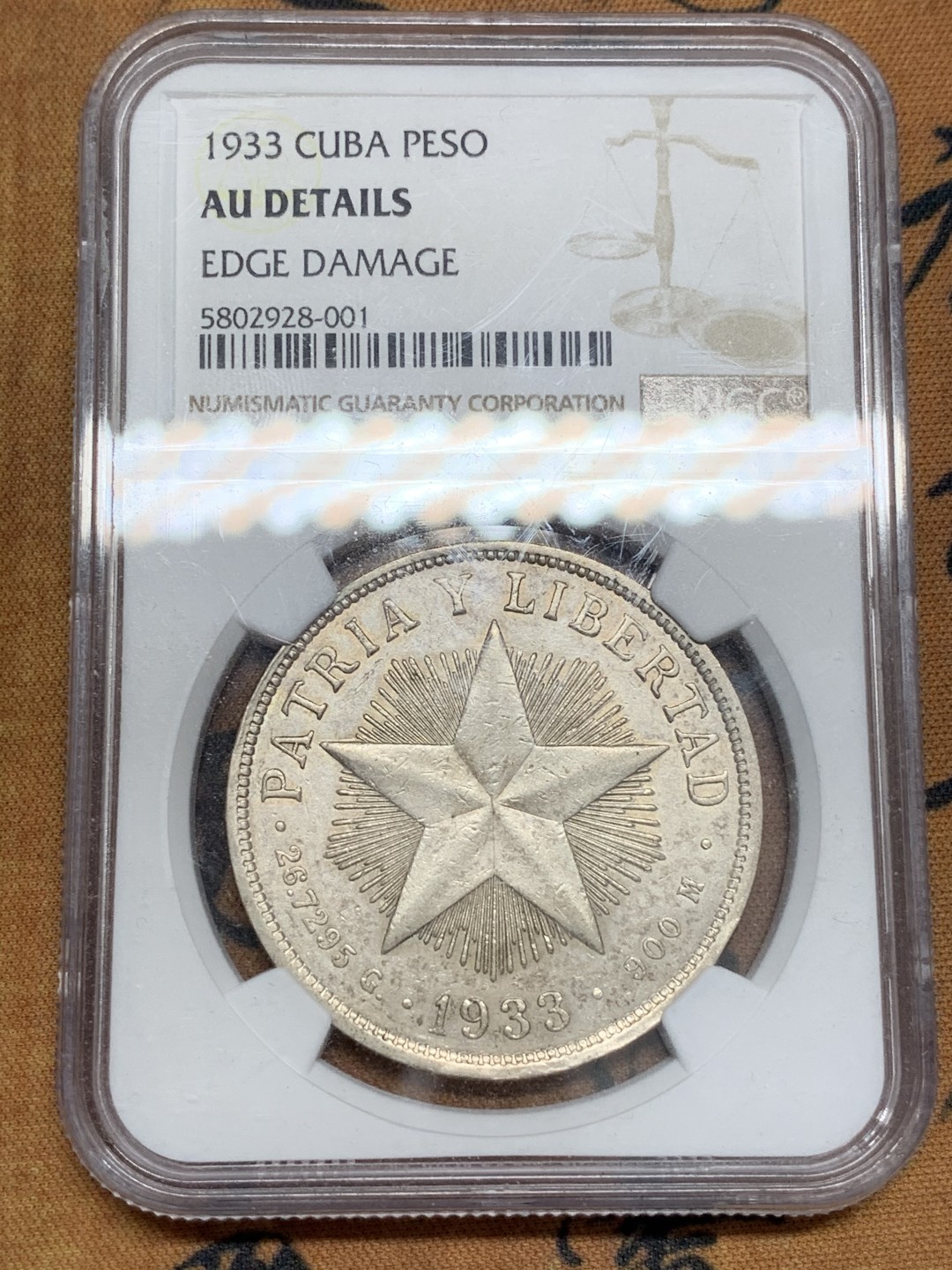 《竞宝斋》第89场-本周日，周一，周四，3场连拍（全场不限金额包邮） NGC-AUD  古巴 1933年 五星 1比索银币 