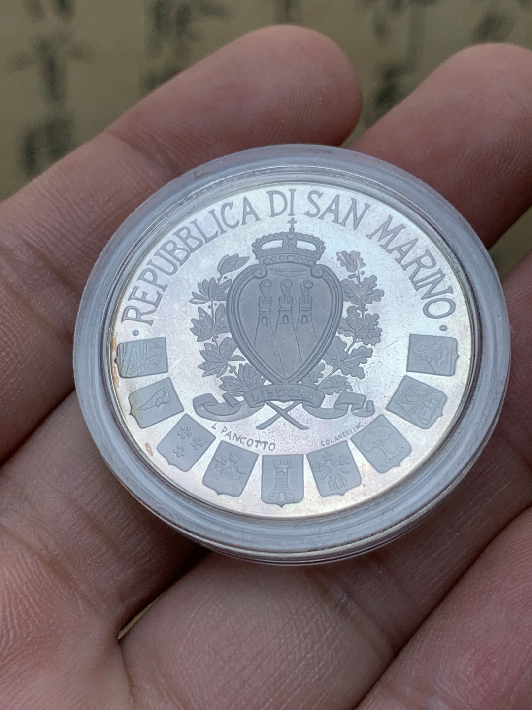 《竞宝斋》第89场-本周日，周一，周四，3场连拍（全场不限金额包邮） 原盒证书 圣马力诺 1997年女神头像 10000里拉精制大银币 22克 835银