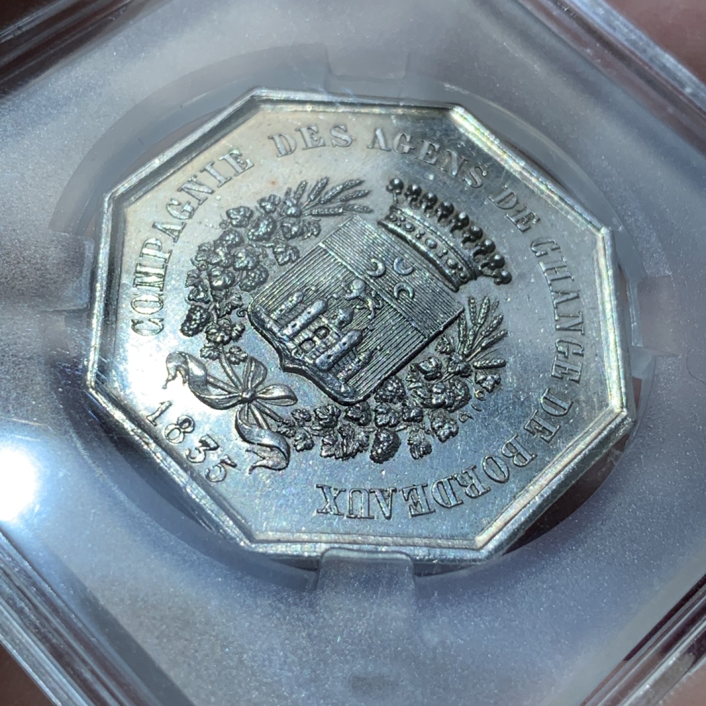 《竞宝斋》第89场-本周日，周一，周四，3场连拍（全场不限金额包邮） 1835年 法国波尔多股票代理公司八角银质代币  重量：18.7克；边铭：手指➕银标