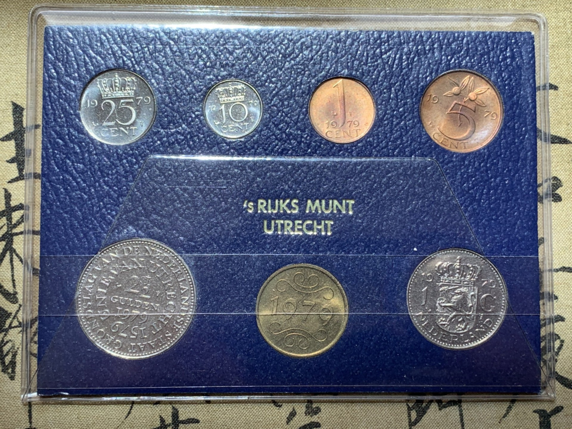 《竞宝斋》第89场-本周日，周一，周四，3场连拍（全场不限金额包邮） 荷兰1979年 朱丽安娜精制套币 一组7枚