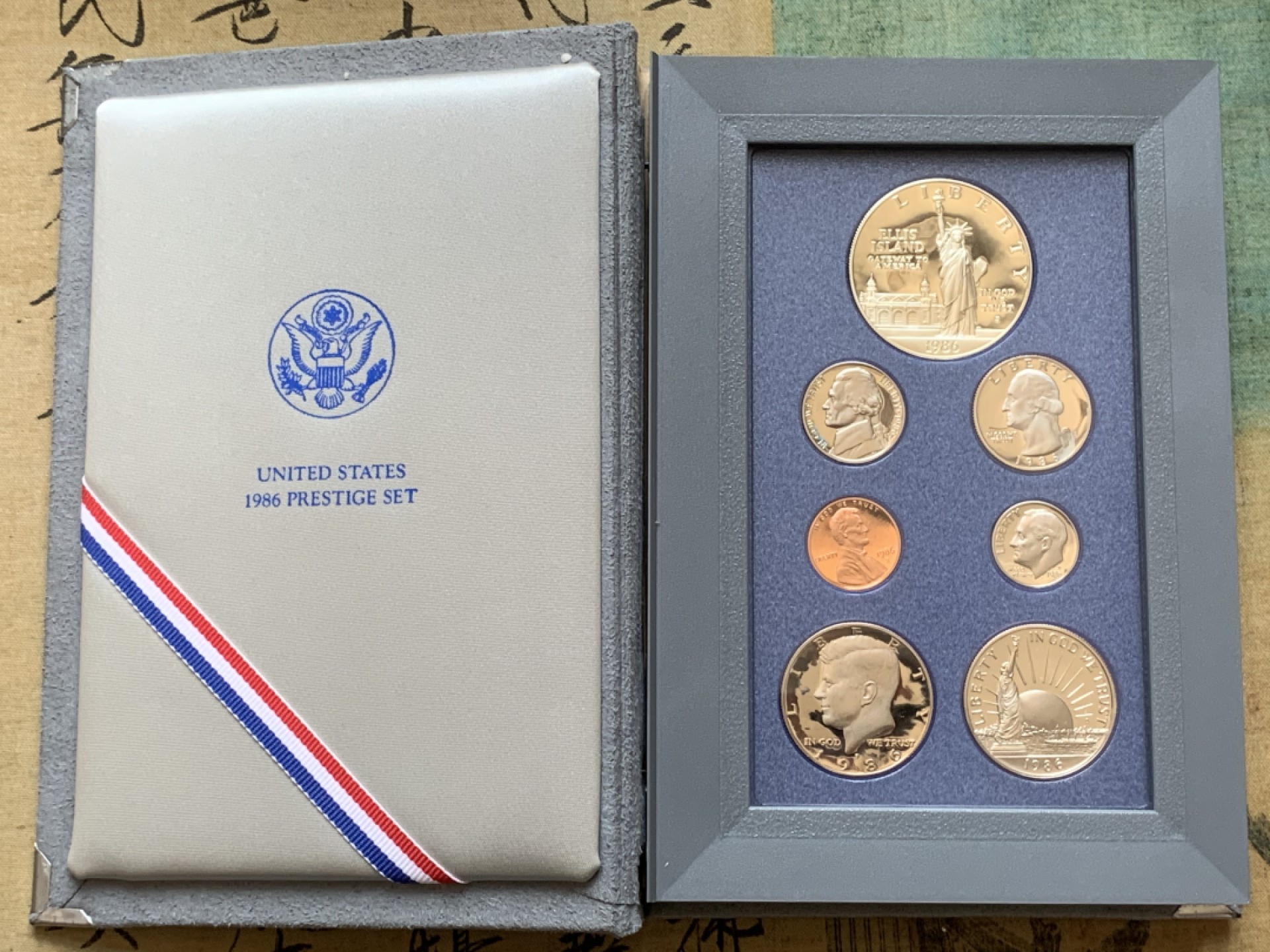 《竞宝斋》第89场-本周日，周一，周四，3场连拍（全场不限金额包邮） 原盒证书美国1986年自由女神像精制套币