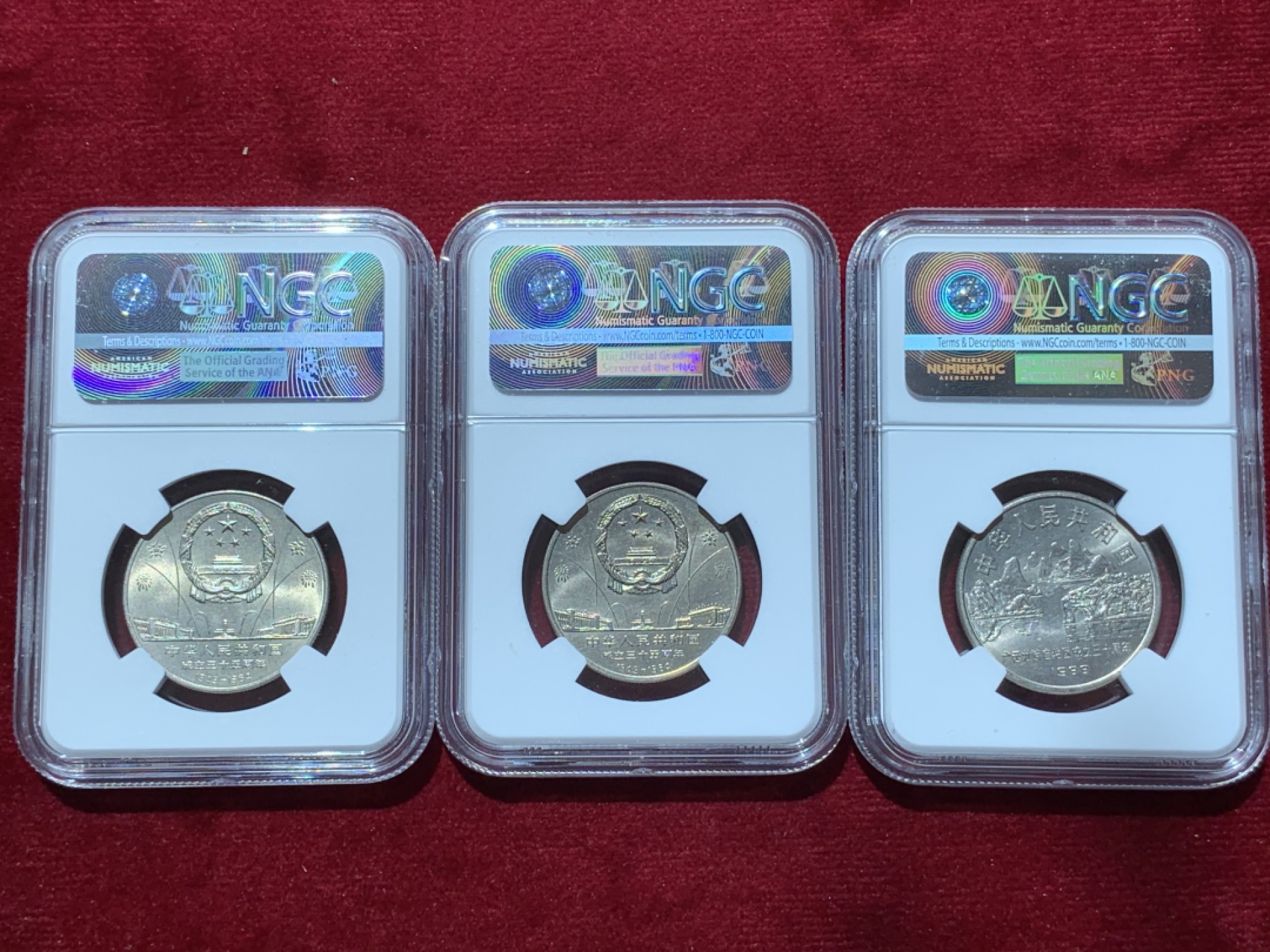 《竞宝斋》第89场-本周日，周一，周四，3场连拍（全场不限金额包邮） 3枚一起 NGC-MS63一枚，NGC-MS64两枚 中国1984，1988 一元 建国 纪念币 卷拆币自评级，未做养护清洗，完美黄油原光，收藏佳品