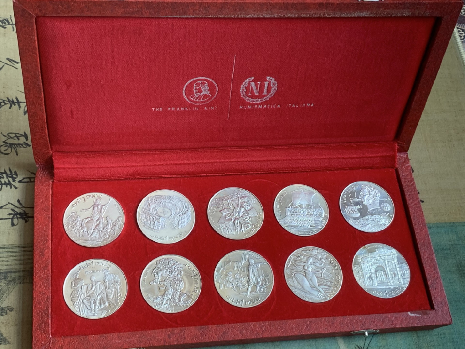 《竞宝斋》第89场-本周日，周一，周四，3场连拍（全场不限金额包邮） 大红盒 突尼斯1969年 10枚1第纳尔精制大银币套装 疯涨的品种