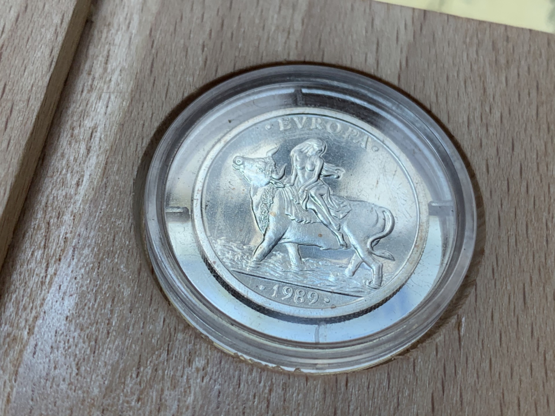 《竞宝斋》第89场-本周日，周一，周四，3场连拍（全场不限金额包邮） 原盒证书 西班牙 1989年 骑牛 1ECU精制银币