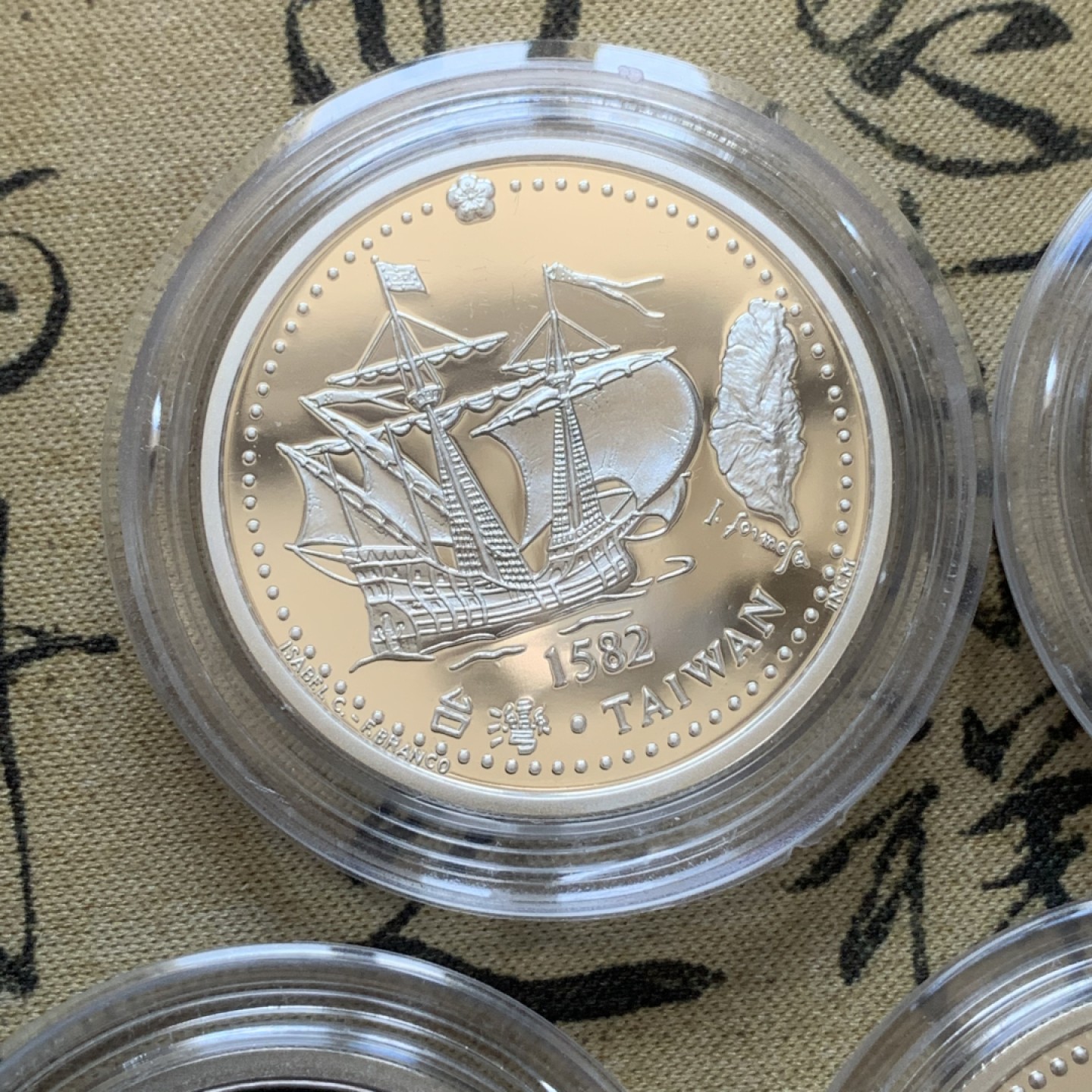 《竞宝斋》第89场-本周日，周一，周四，3场连拍（全场不限金额包邮） 原盒证书 葡萄牙1996年 中国近海系列 200埃斯库多 四枚套 精制大银币 单枚26.5克 925银 非常漂亮