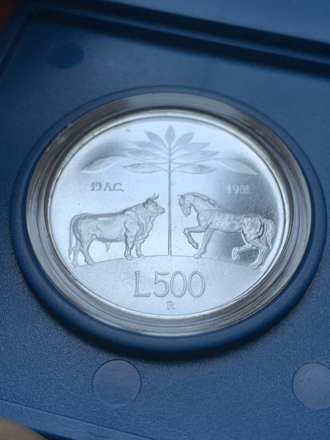 《竞宝斋》第89场-本周日，周一，周四，3场连拍（全场不限金额包邮） 原盒证书 意大利 1981年 维吉尔逝世200周年纪念 500里拉银币