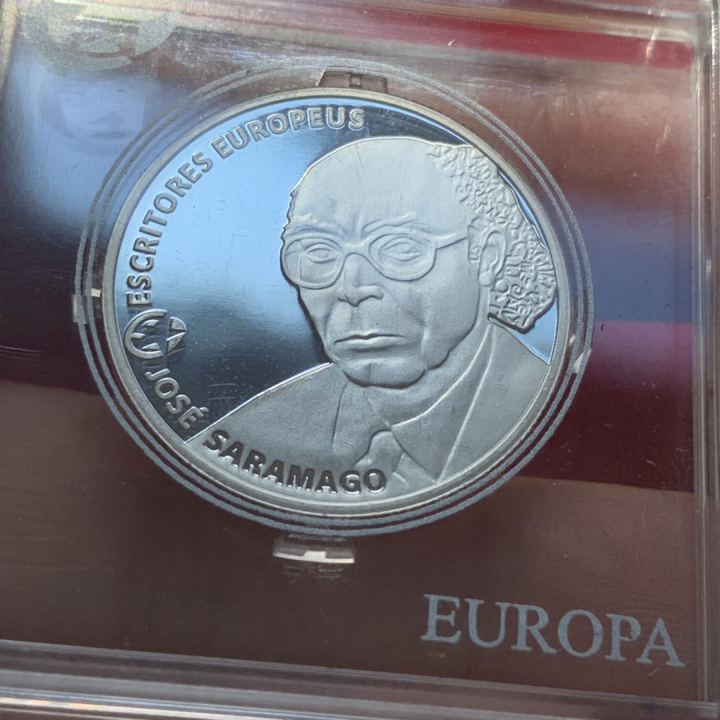 《竞宝斋》第89场-本周日，周一，周四，3场连拍（全场不限金额包邮） 葡萄牙 2013年 诺贝尔文学奖得主 2.5欧元 精制银币 发行量3916枚 12克 925银