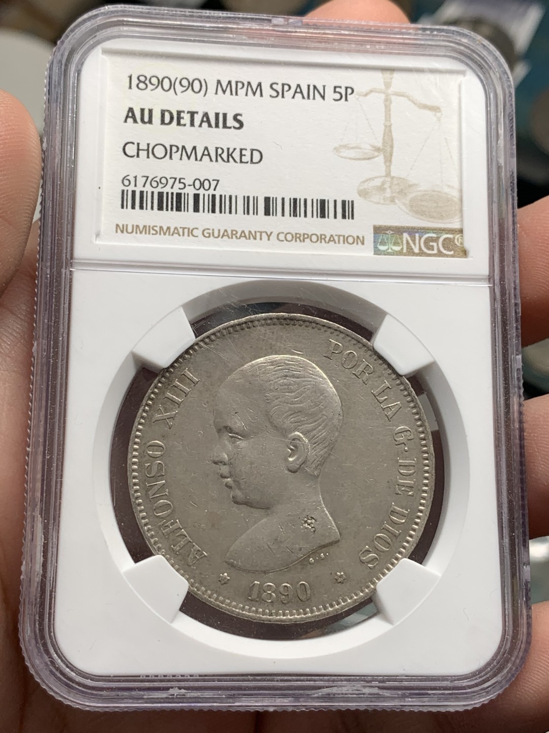 《竞宝斋》第89场-本周日，周一，周四，3场连拍（全场不限金额包邮） NGC-AUD  西班牙 1890年MPM 阿方索十三世婴儿般 5比塞塔双柱银币 