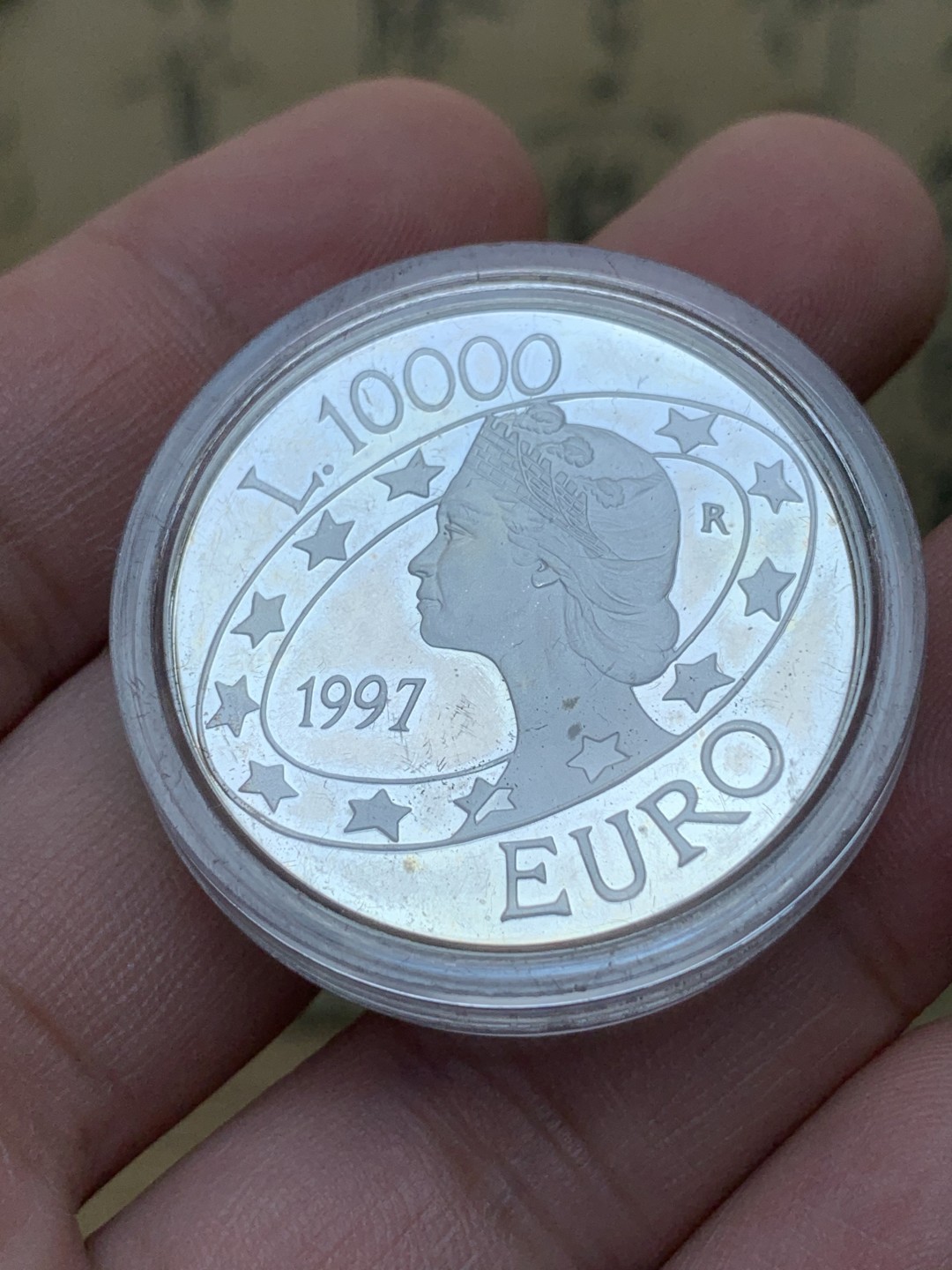 《竞宝斋》第89场-本周日，周一，周四，3场连拍（全场不限金额包邮） 原盒证书 圣马力诺 1997年女神头像 10000里拉精制大银币 22克 835银