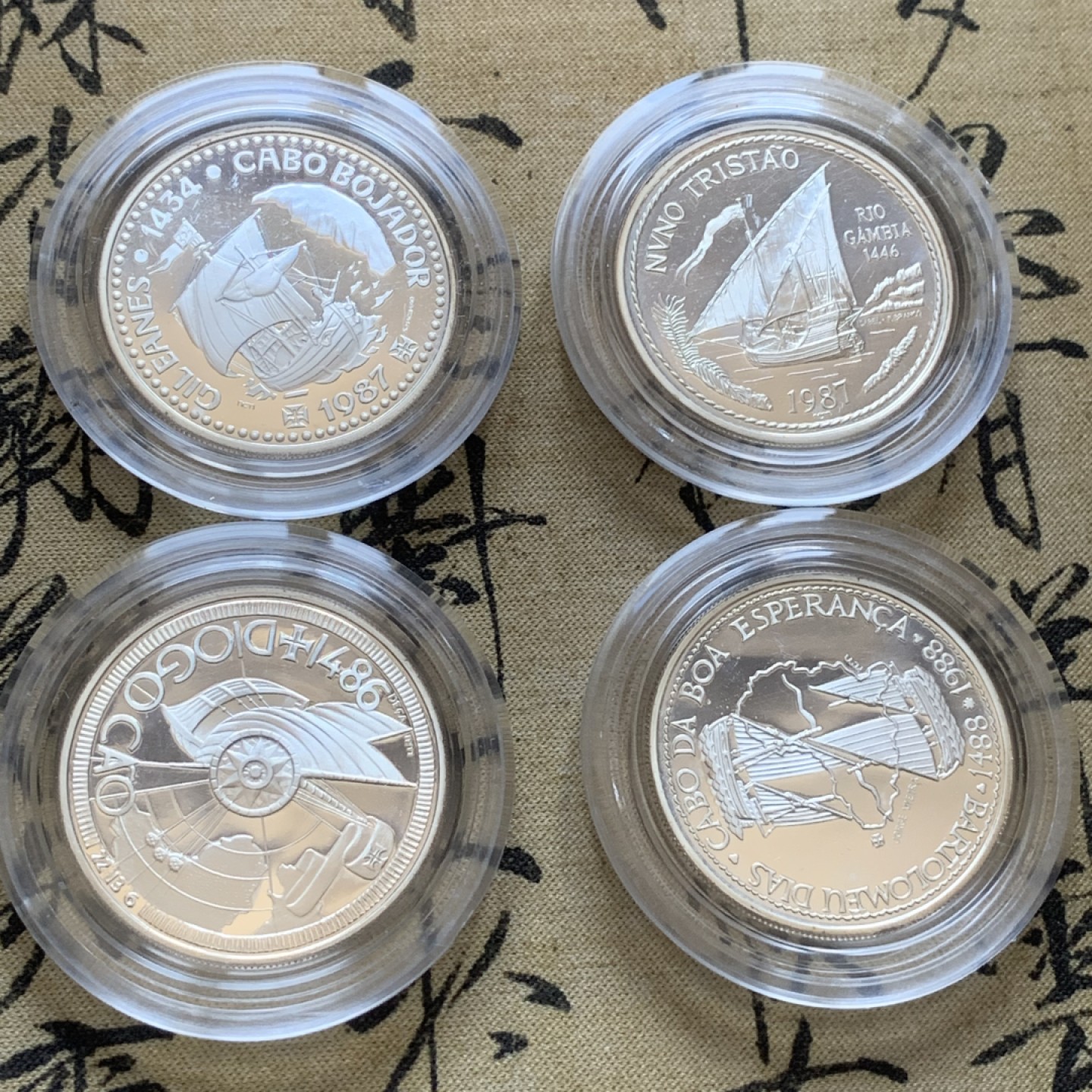 《竞宝斋》第89场-本周日，周一，周四，3场连拍（全场不限金额包邮） 原盒证书 葡萄牙1988年 四枚装 100埃斯库多精制银币 16.5克625银