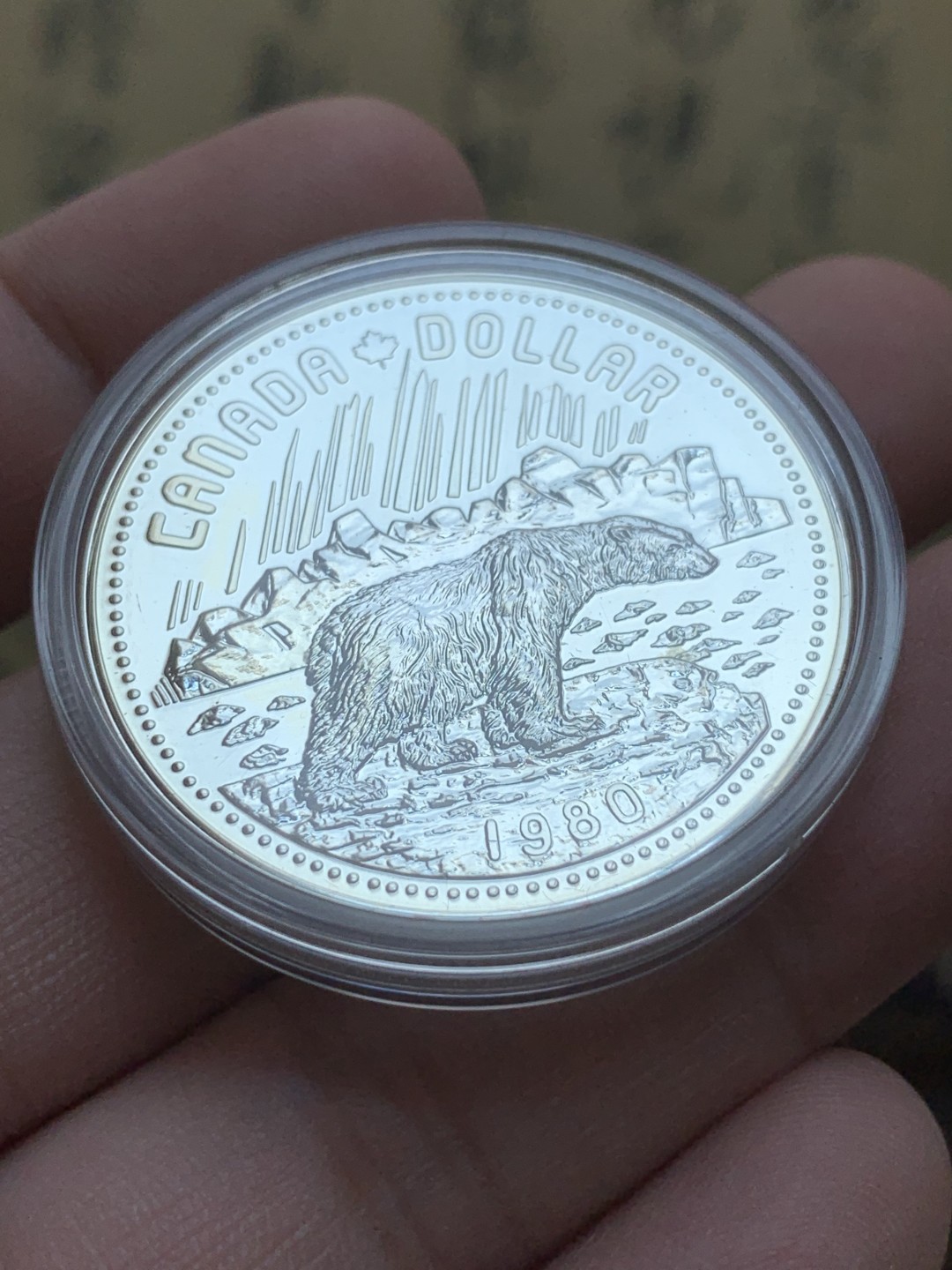 《竞宝斋》第89场-本周日，周一，周四，3场连拍（全场不限金额包邮） 原盒证书加拿大1980 年精制一元    