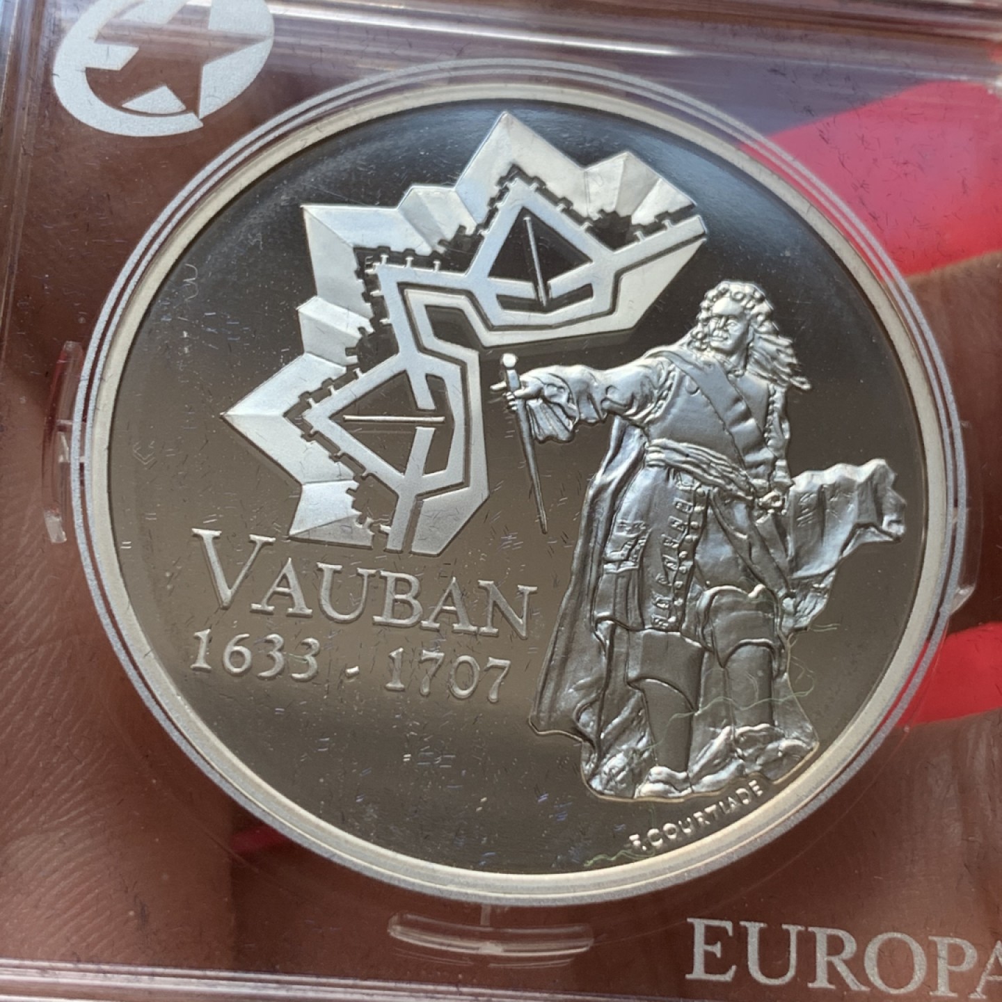 《竞宝斋》第89场-本周日，周一，周四，3场连拍（全场不限金额包邮） 法国 2007年 沃邦的牧师 1½ 欧元 精制大银币 22.2克 900银