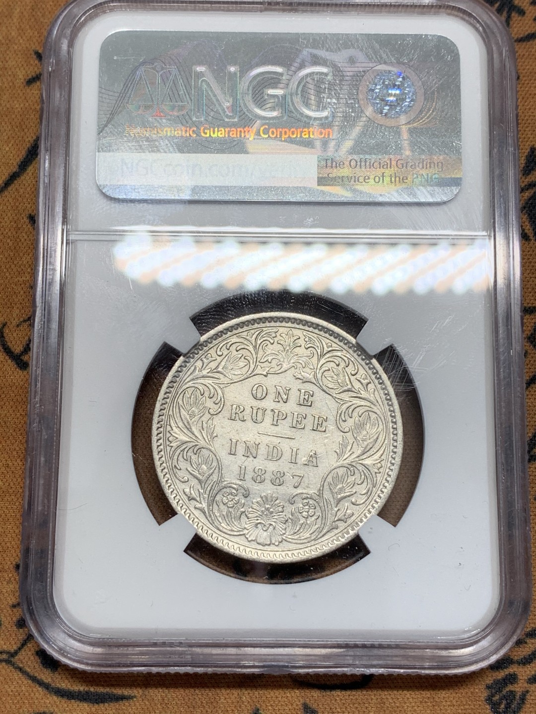 《竞宝斋》第89场-本周日，周一，周四，3场连拍（全场不限金额包邮） NGC-UNC  印度 1887年 维多利亚 1卢比银币 