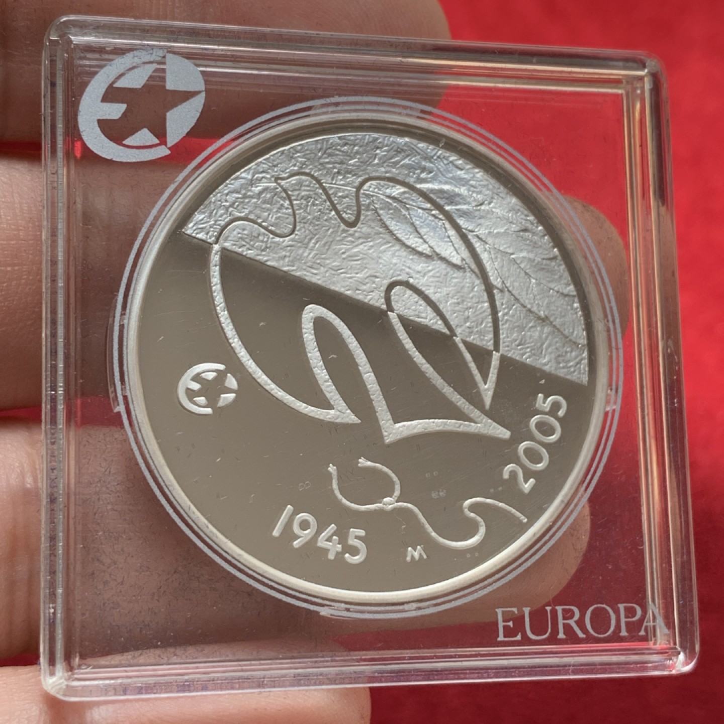 《竞宝斋》第89场-本周日，周一，周四，3场连拍（全场不限金额包邮） 芬兰 2005年 和平鸽 10欧元 精制大银币 25.5克 925银