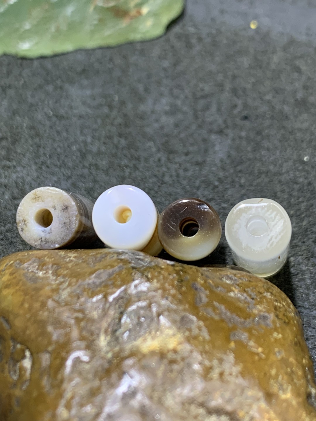通货千层纹缠丝玛瑙直桶，桶珠一组