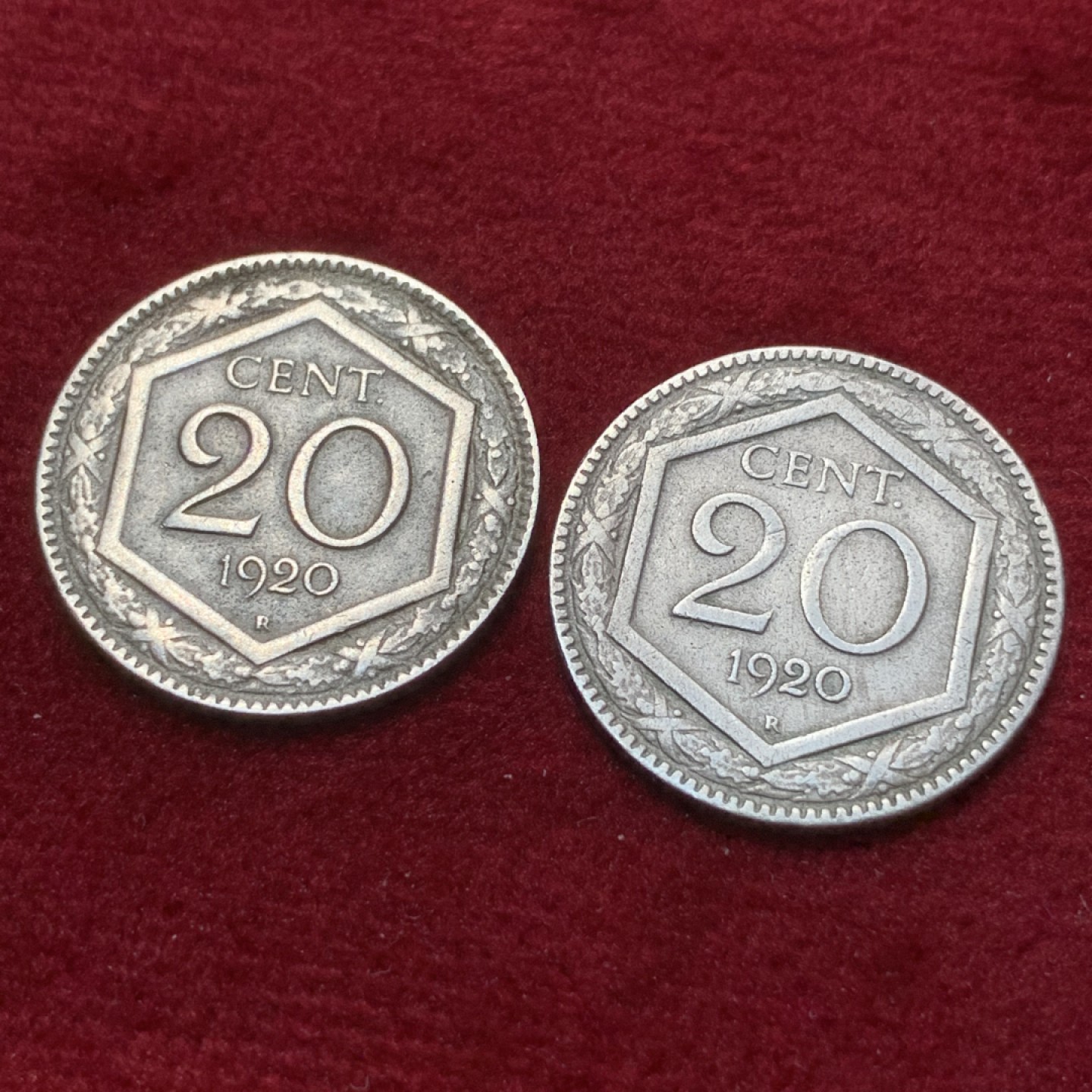 《竞宝斋》第89场-本周日，周一，周四，3场连拍（全场不限金额包邮） 2枚一起  意大利 1920 年 20分硬币 书价高