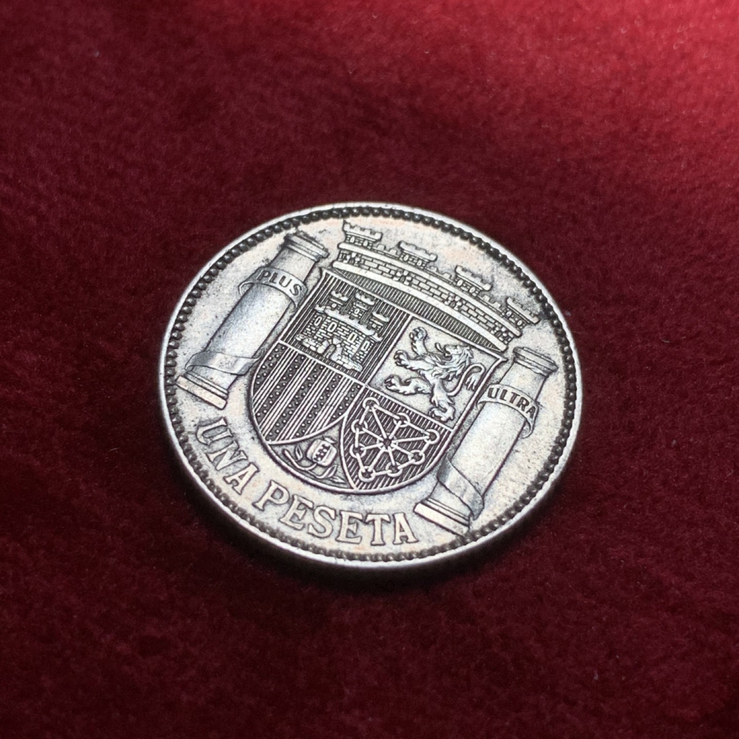 《竞宝斋》第89场-本周日，周一，周四，3场连拍（全场不限金额包邮） 1933年西班牙内战1比塞塔  银币