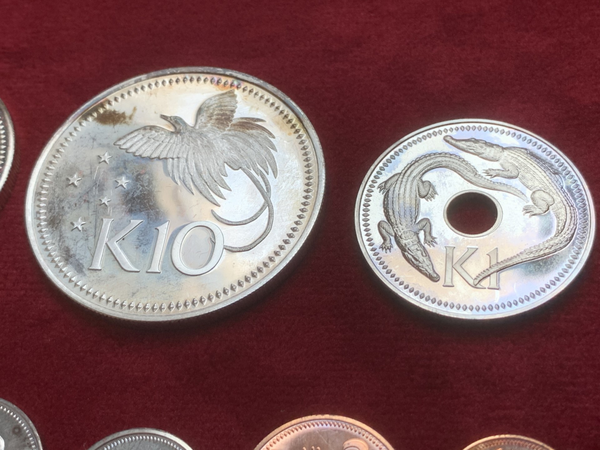 《竞宝斋》第89场-本周日，周一，周四，3场连拍（全场不限金额包邮） 原盒证书 巴布亚新几内亚 1978年 八枚套 精制币 其中最大两枚27.6g和41.6克是银币