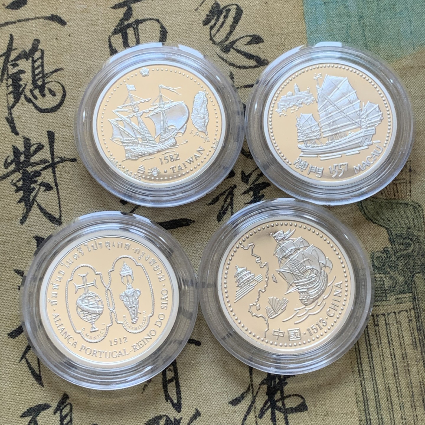 《竞宝斋》第89场-本周日，周一，周四，3场连拍（全场不限金额包邮） 原盒证书 葡萄牙1996年 中国近海系列 200埃斯库多 四枚套 精制大银币 单枚26.5克 925银 非常漂亮