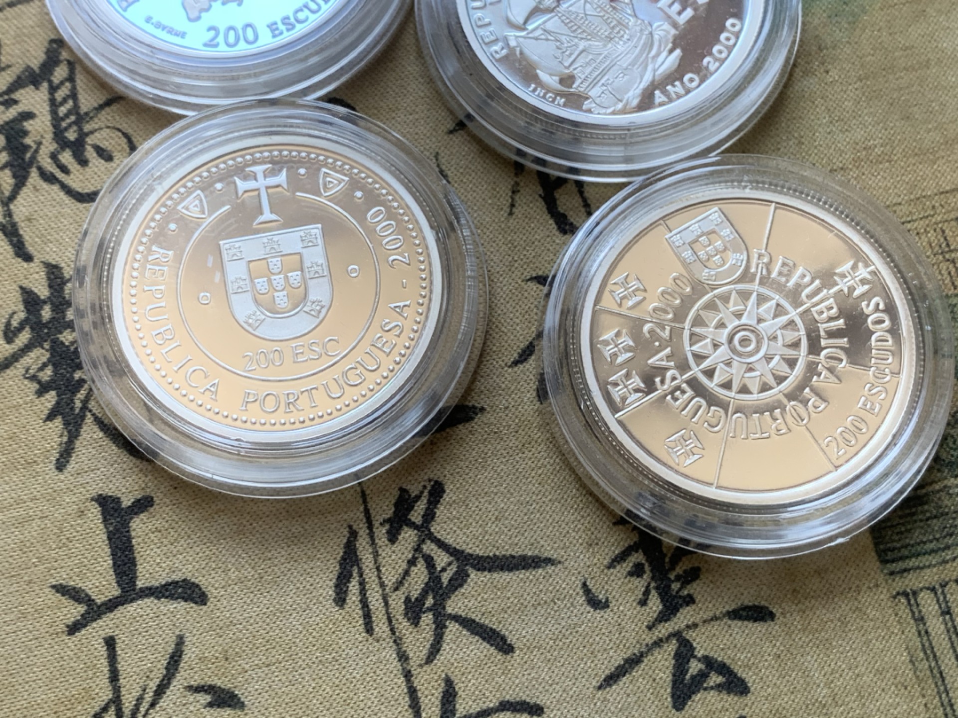 《竞宝斋》第89场-本周日，周一，周四，3场连拍（全场不限金额包邮） 原盒证书 葡萄牙2000年 大帆船系列 200埃斯库多精制大银币 单枚26.5克 925银 非常漂亮