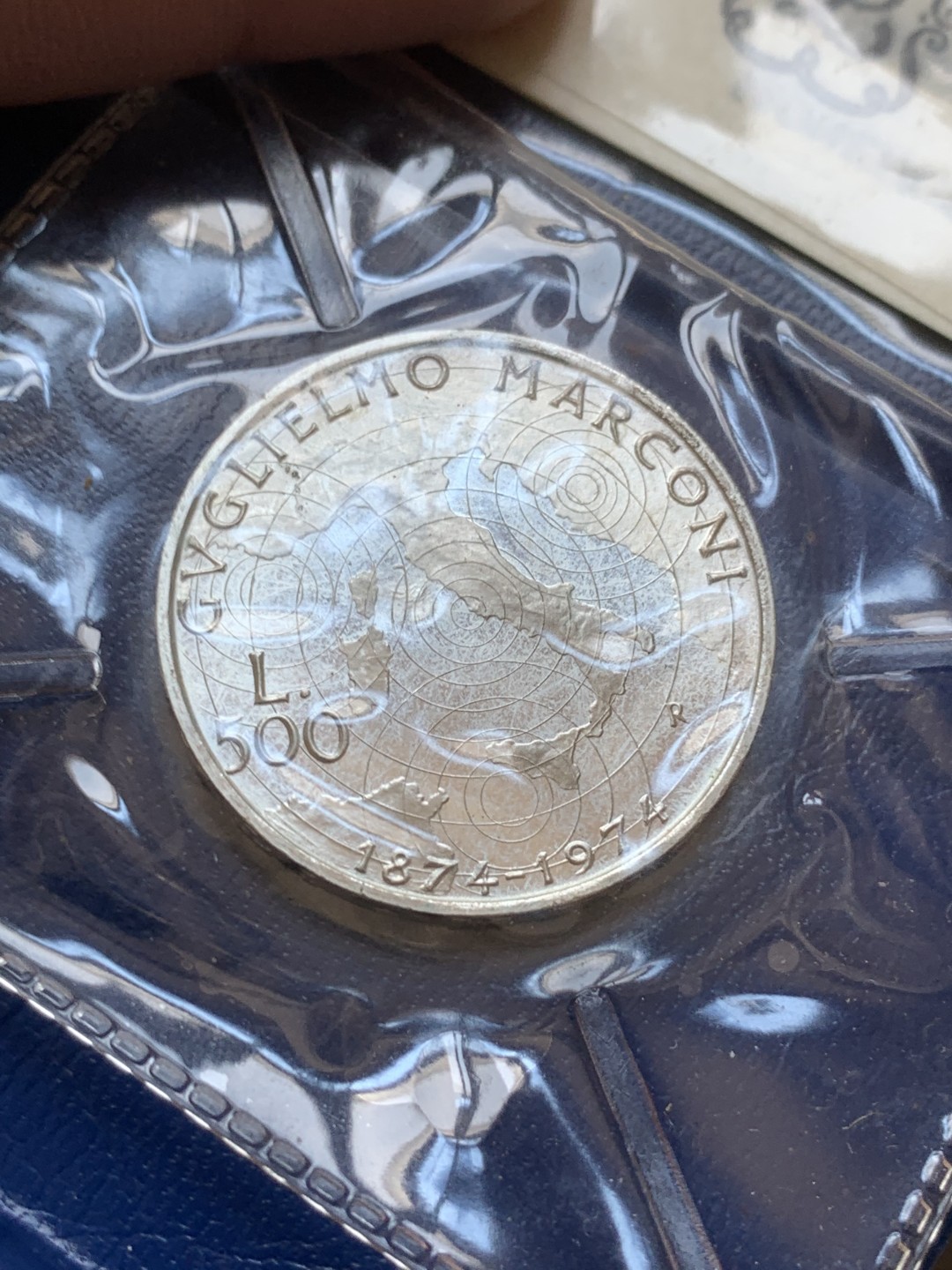 《竞宝斋》第89场-本周日，周一，周四，3场连拍（全场不限金额包邮） 原装证书 意大利1974年 地图500里拉银币 原包装少见