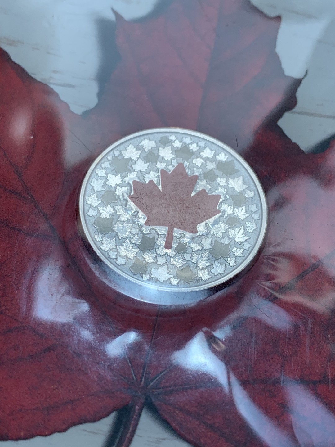 《竞宝斋》第89场-本周日，周一，周四，3场连拍（全场不限金额包邮） 礼品装 加拿大2018年 大红枫叶彩色银币 8克 999纯银