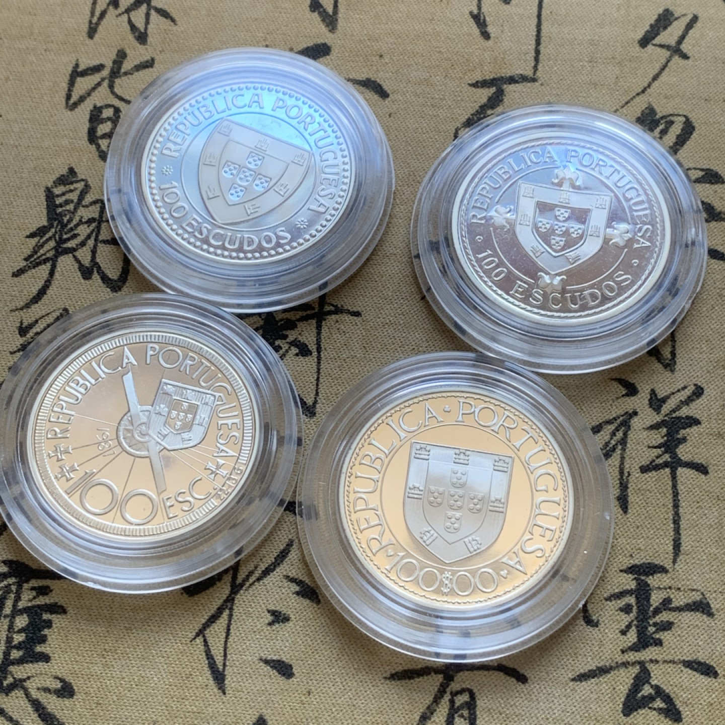 《竞宝斋》第89场-本周日，周一，周四，3场连拍（全场不限金额包邮） 原盒证书 葡萄牙1988年 四枚装 100埃斯库多精制银币 16.5克625银