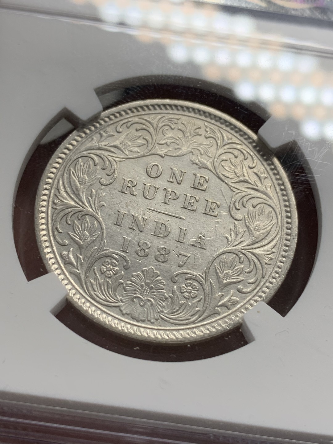 《竞宝斋》第89场-本周日，周一，周四，3场连拍（全场不限金额包邮） NGC-UNC  印度 1887年 维多利亚 1卢比银币 