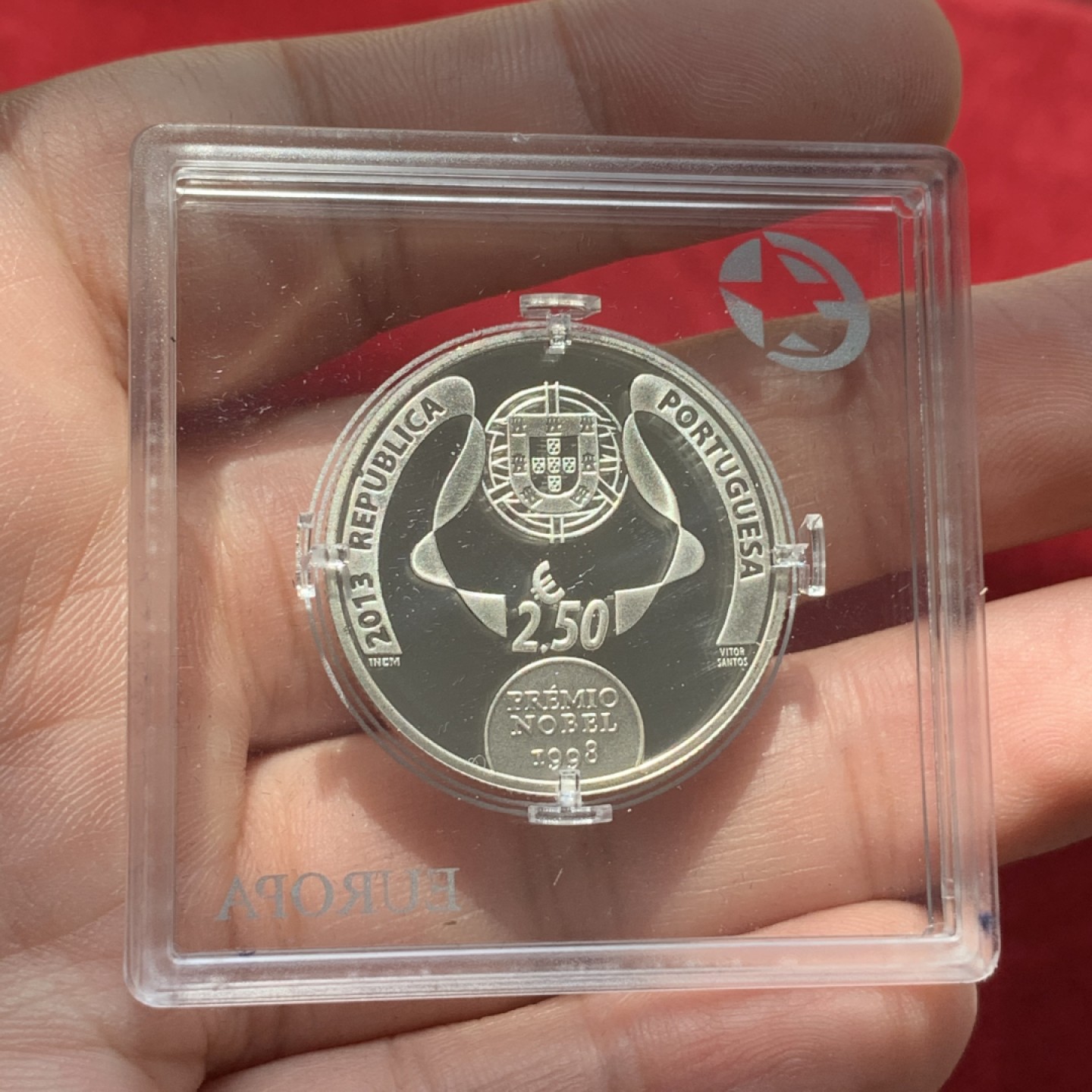 《竞宝斋》第89场-本周日，周一，周四，3场连拍（全场不限金额包邮） 葡萄牙 2013年 诺贝尔文学奖得主 2.5欧元 精制银币 发行量3916枚 12克 925银