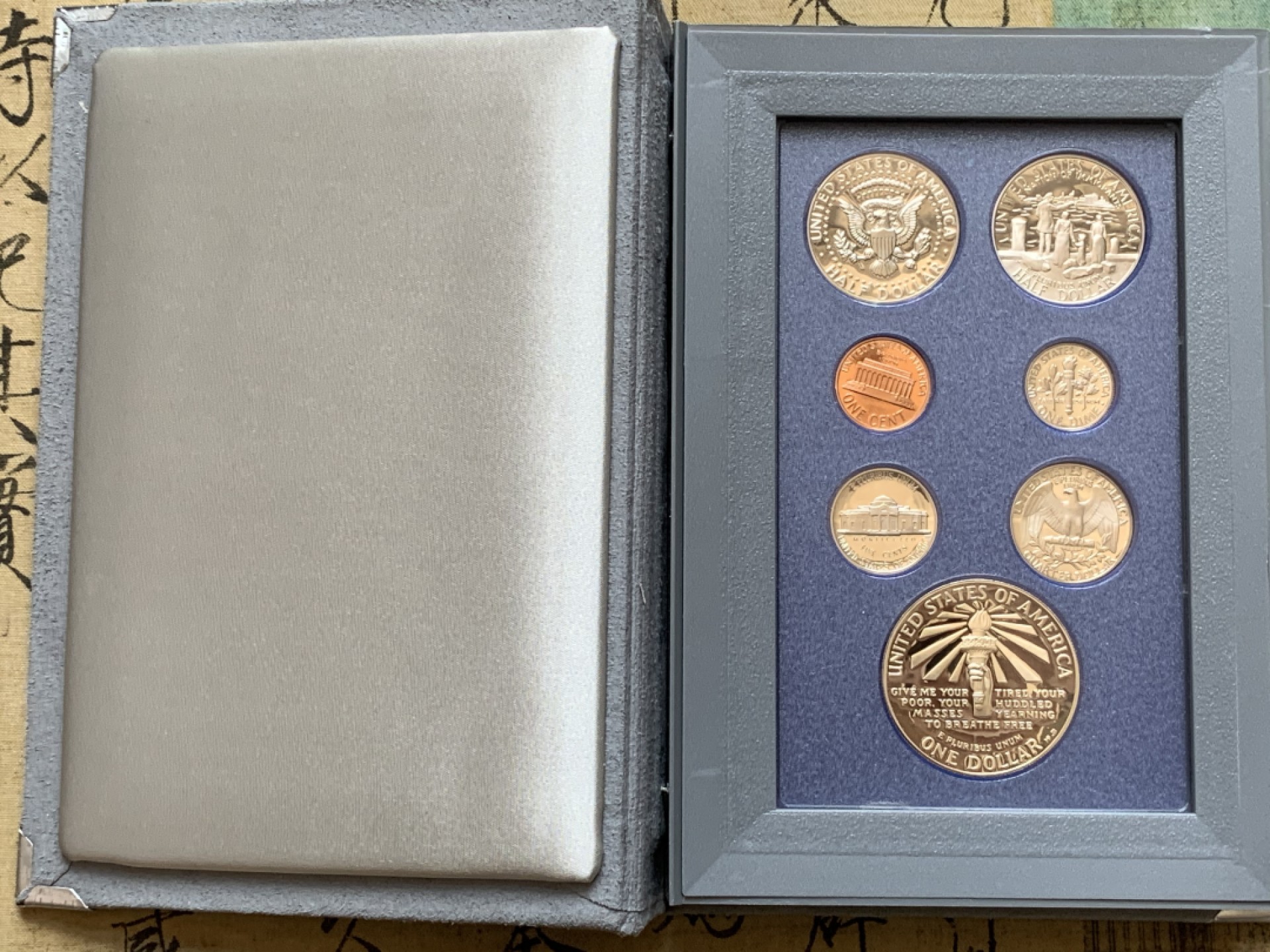 《竞宝斋》第89场-本周日，周一，周四，3场连拍（全场不限金额包邮） 原盒证书美国1986年自由女神像精制套币