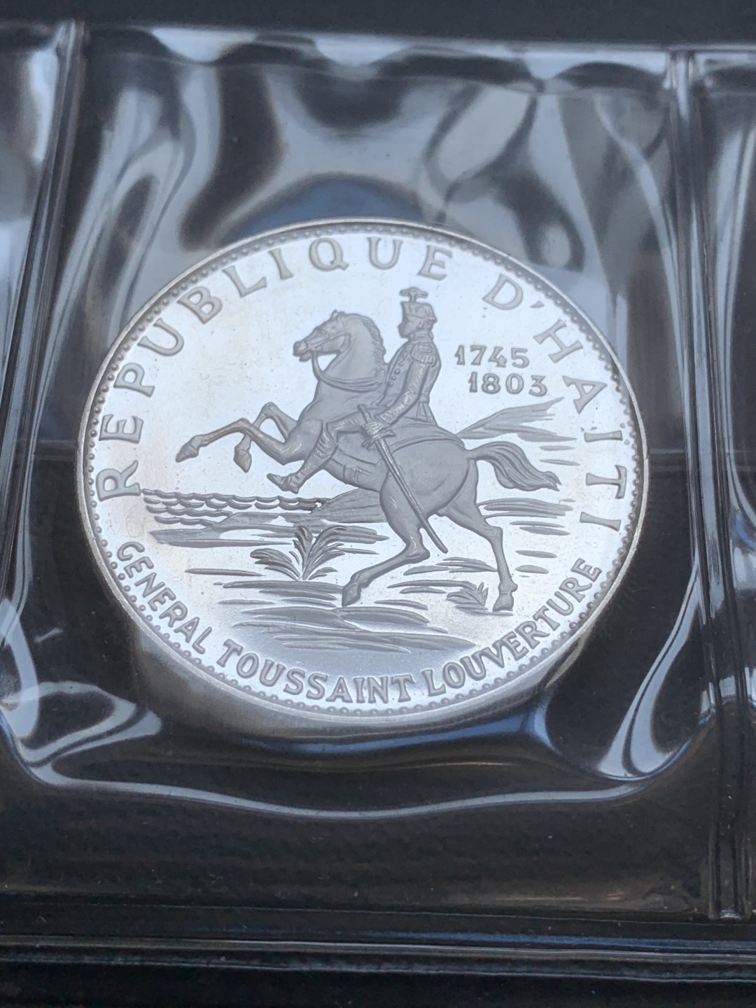 《竞宝斋》第89场-本周日，周一，周四，3场连拍（全场不限金额包邮） 大钱包 原包装带证书 海地 1967年 庆祝十周年革命胜利 5/10/25盾 发行量4000多只有 精制纯银999银币 23.52g/47.05g/117.8g