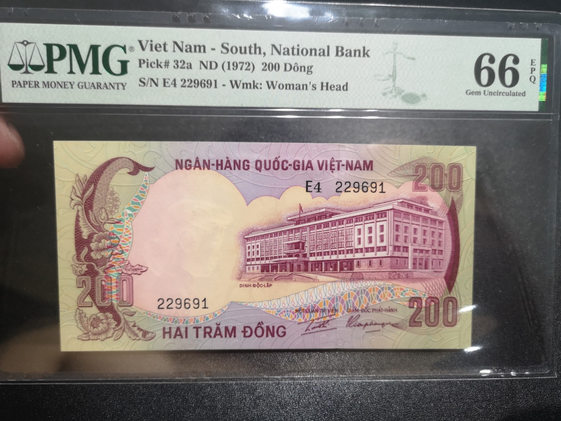 《外钞收藏家》第一百九十七期 1972年南越200盾 PMG66