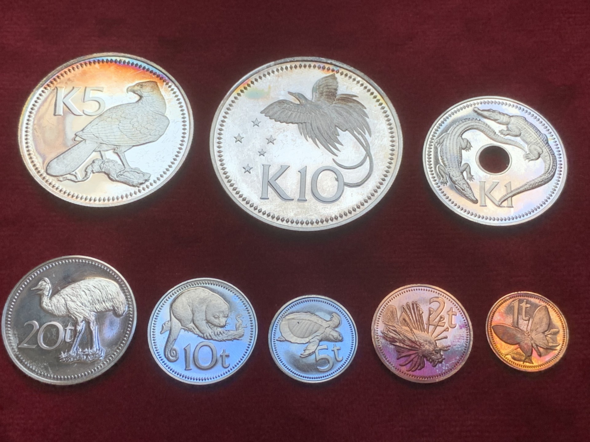 《竞宝斋》第89场-本周日，周一，周四，3场连拍（全场不限金额包邮） 原盒证书 巴布亚新几内亚 1978年 八枚套 精制币 其中最大两枚27.6g和41.6克是银币