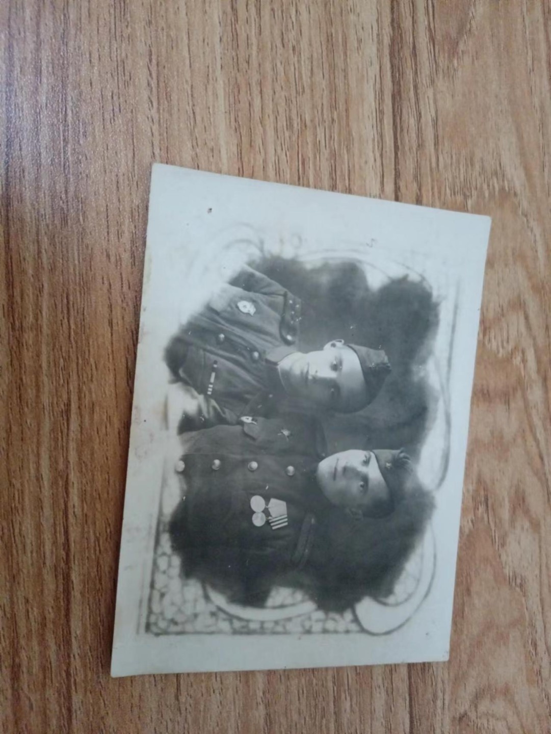 苏联勋章2022年8月拍卖  第五期8月26日-8月29日晚上9点 苏联二战合照两个近卫军战士