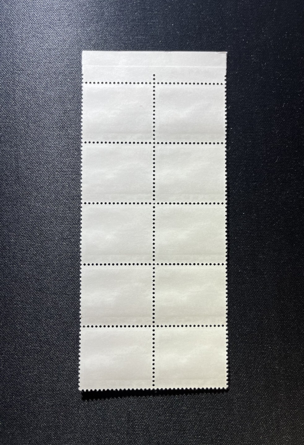 洪涛臻品 精选邮票限时拍卖第十期 普无号  8分天安门 上数字厂名10方连。版撕嘎嘎绝，红色非常漂亮，集邮册中必不可少的一组，三俗稀缺，价值洼地，全品可评级