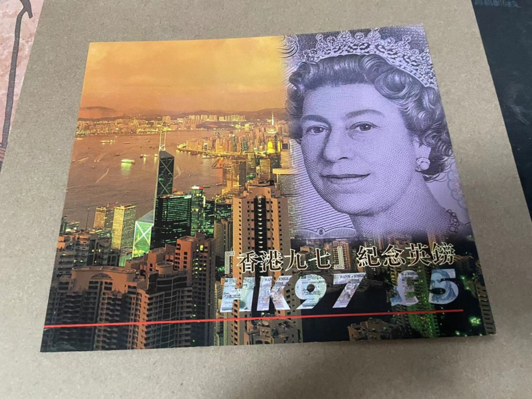 【Blue Auction】✨世界纸币精拍第218期【精】——安彻尔和安娜 【原装带册 千位小号】英国 HK97冠 皇冠版5镑 全新UNC