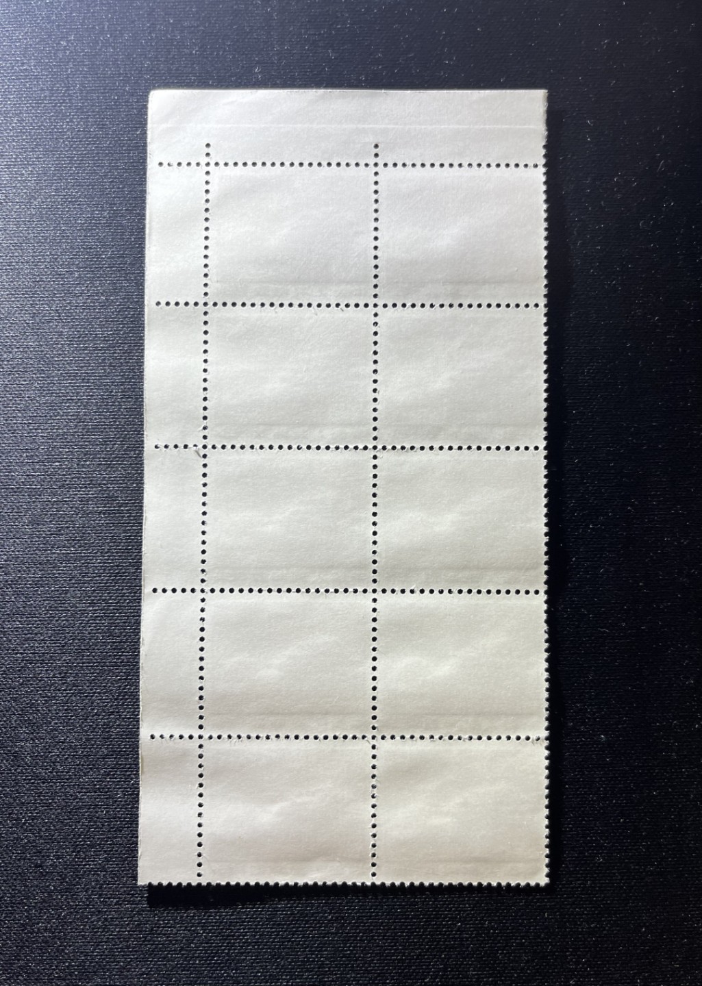 洪涛臻品 精选邮票限时拍卖第十期 普无号  8分天安门  紫色色标10方连。版撕嘎嘎绝，红色非常漂亮，三俗稀缺，价值洼地，集邮册中必不可少的一组，全品可评级