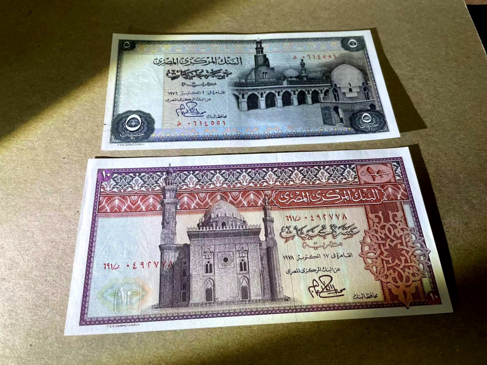 【Blue Auction】✨世界纸币精拍第218期【精】——安彻尔和安娜 【一组2张】埃及 早期 大票幅版本 双面雕刻 5-10镑 全新UNC